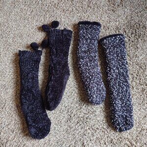 JANE AND BLEEKER SLIP RESISTANT PLUSHFILL SLIPPER SOCK SET POM POMS BLACK GREY